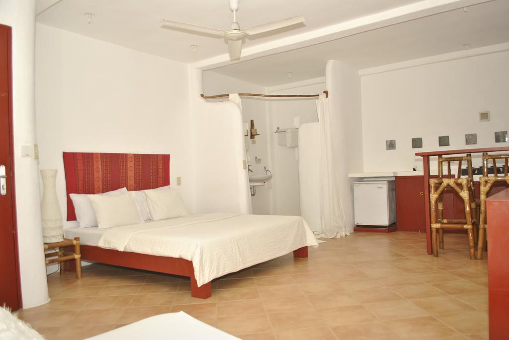 Artista Beach Villa Balabag  Room photo