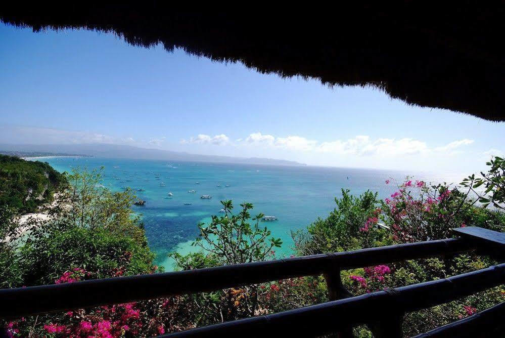 Artista Beach Villa Balabag  Exterior photo
