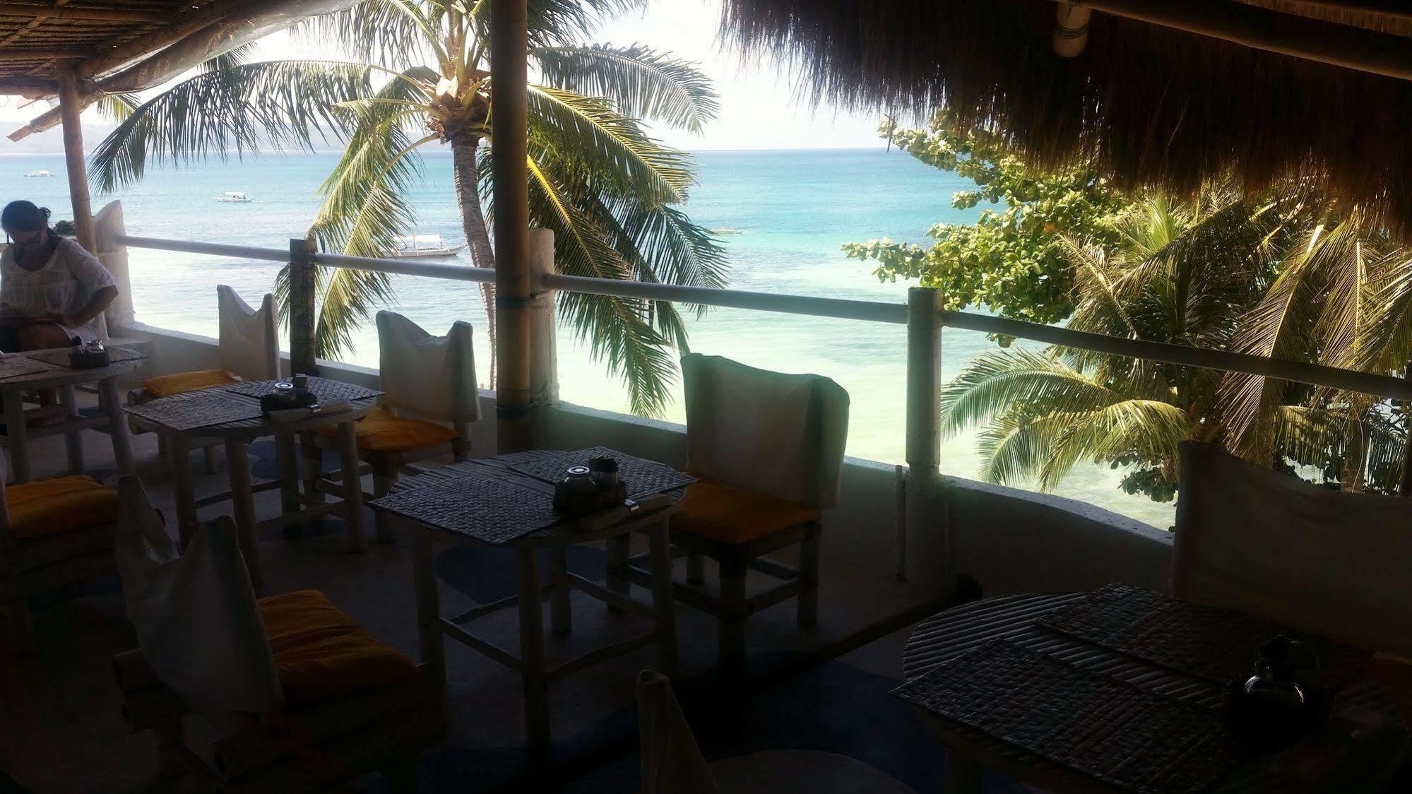 Artista Beach Villa Balabag  Exterior photo