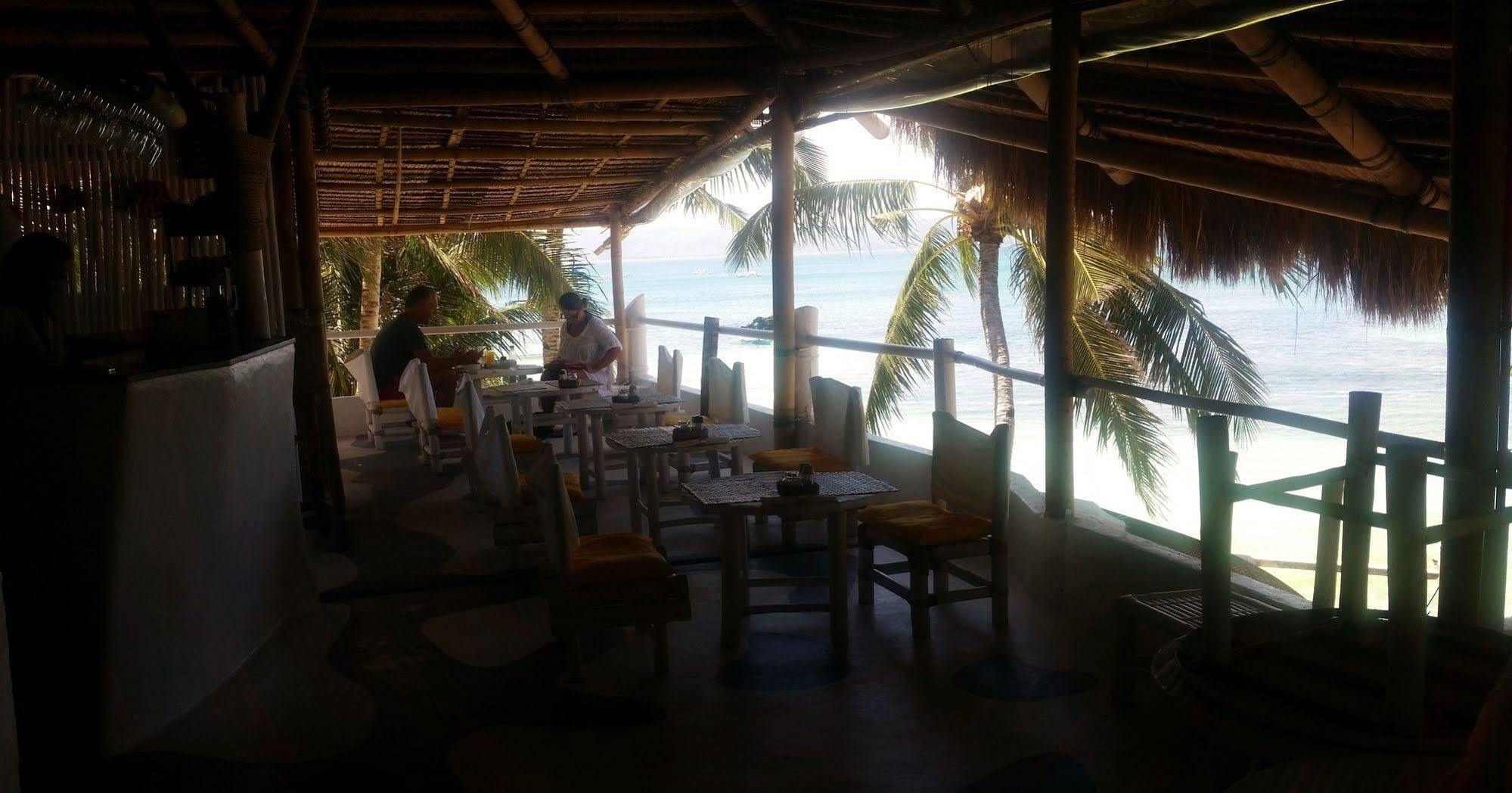 Artista Beach Villa Balabag  Exterior photo