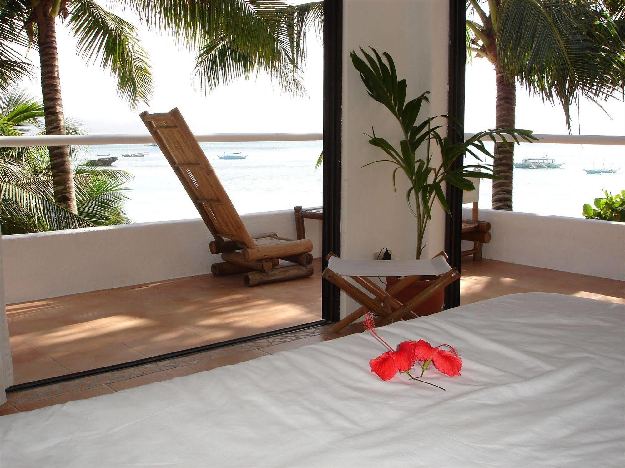 Artista Beach Villa Balabag  Exterior photo