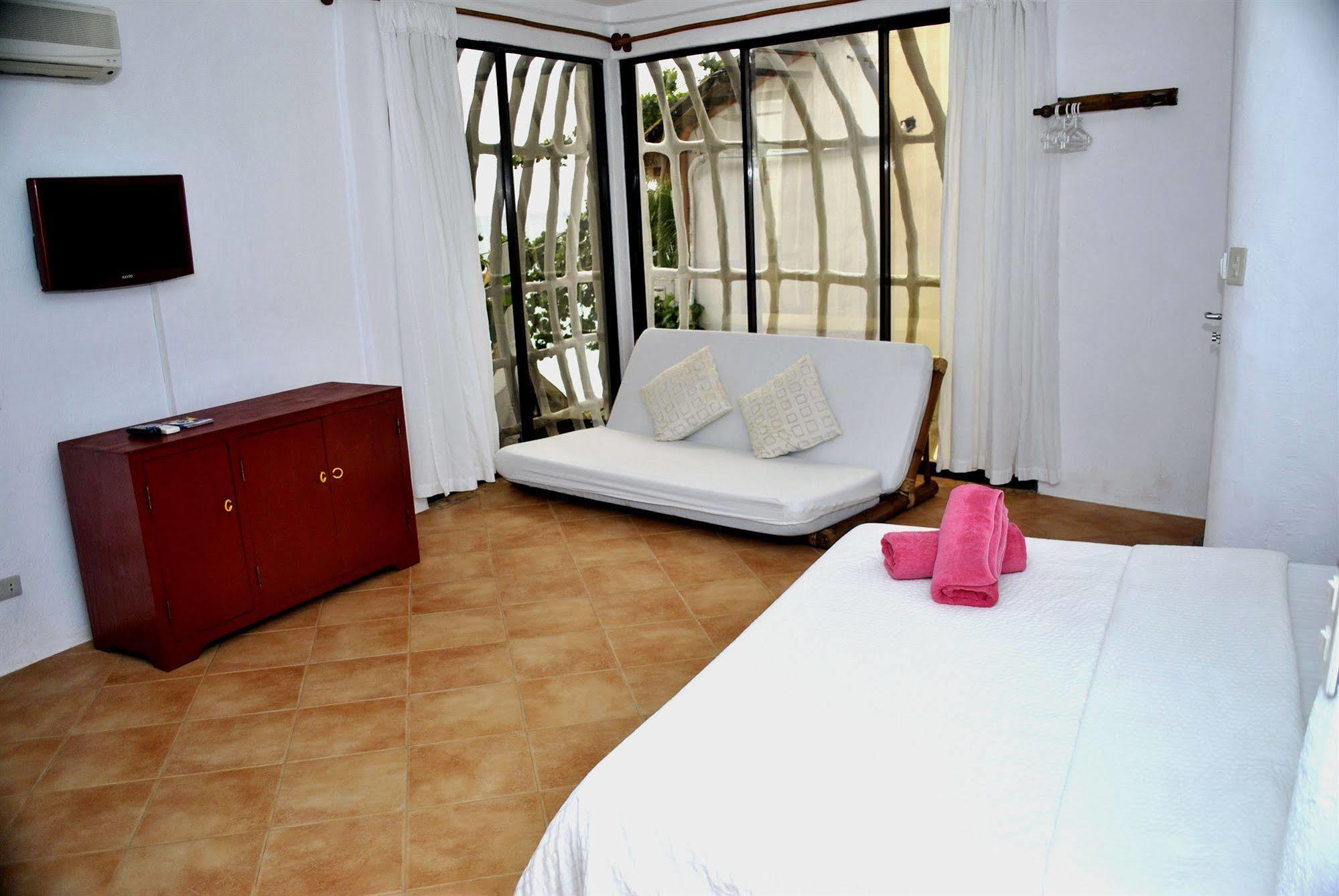 Artista Beach Villa Balabag  Exterior photo