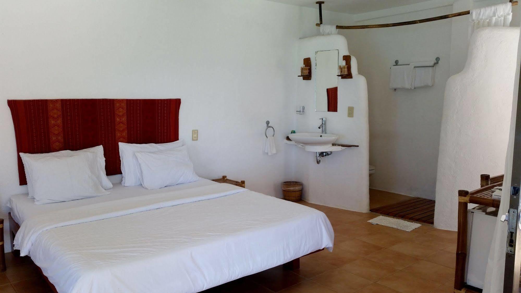 Artista Beach Villa Balabag  Exterior photo