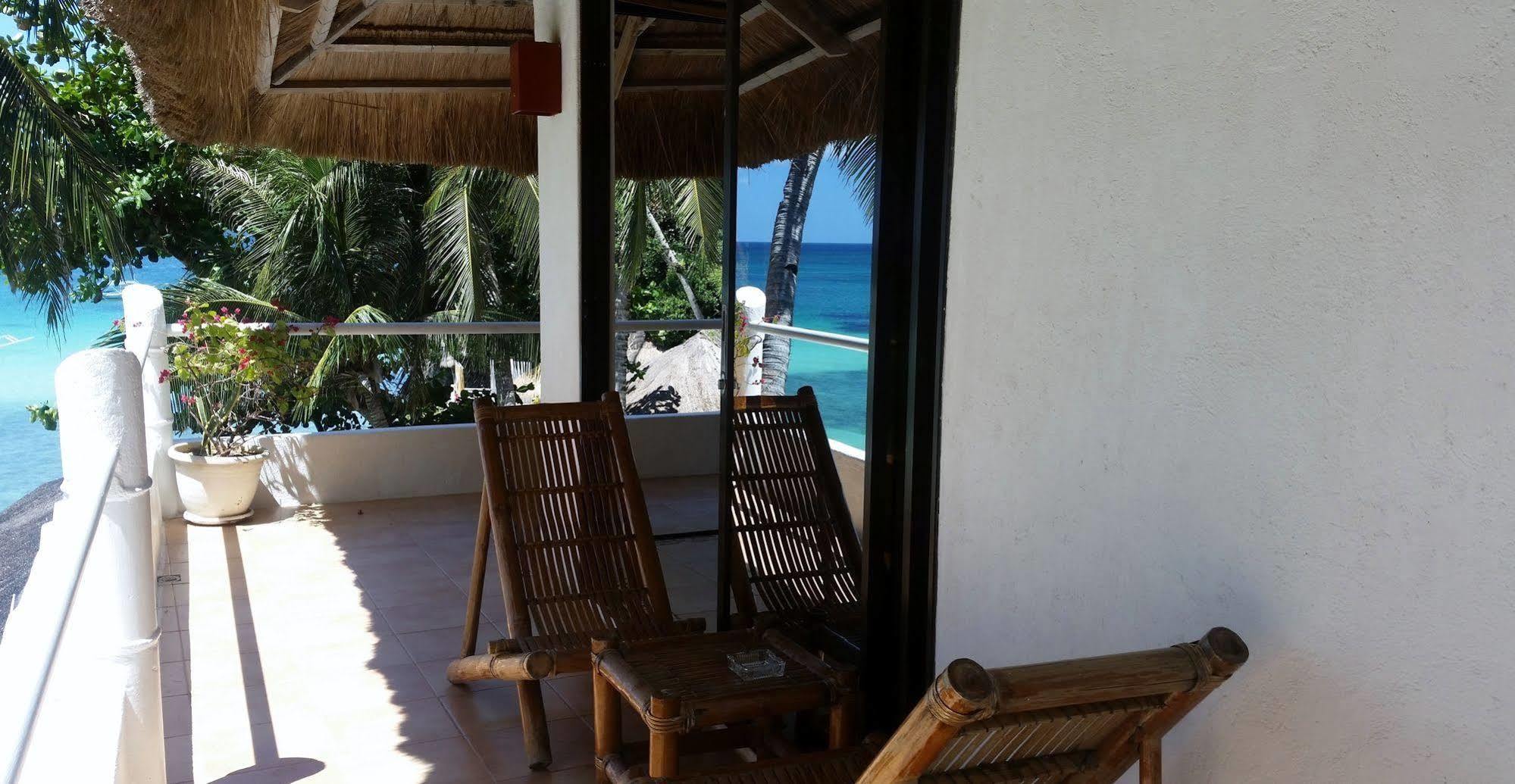 Artista Beach Villa Balabag  Exterior photo